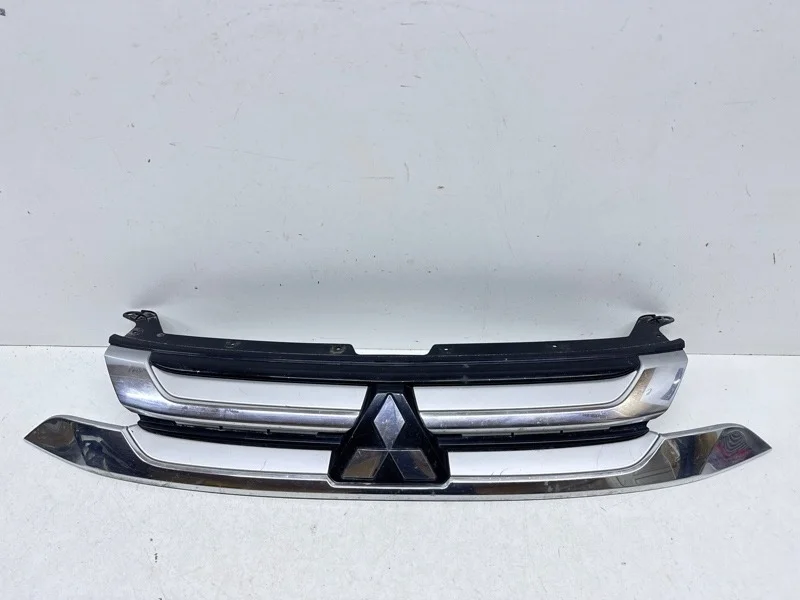 Решетка радиатора Mitsubishi Outlander 2015-2018 3