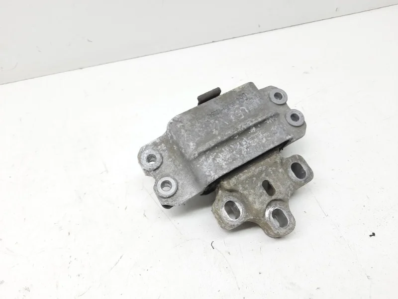 Подушка кпп Volkswagen Tiguan 2007-2011