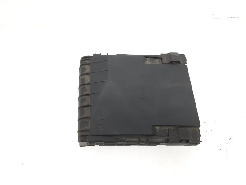 Крышка блока предохранителей Volkswagen Tiguan 2007-2011