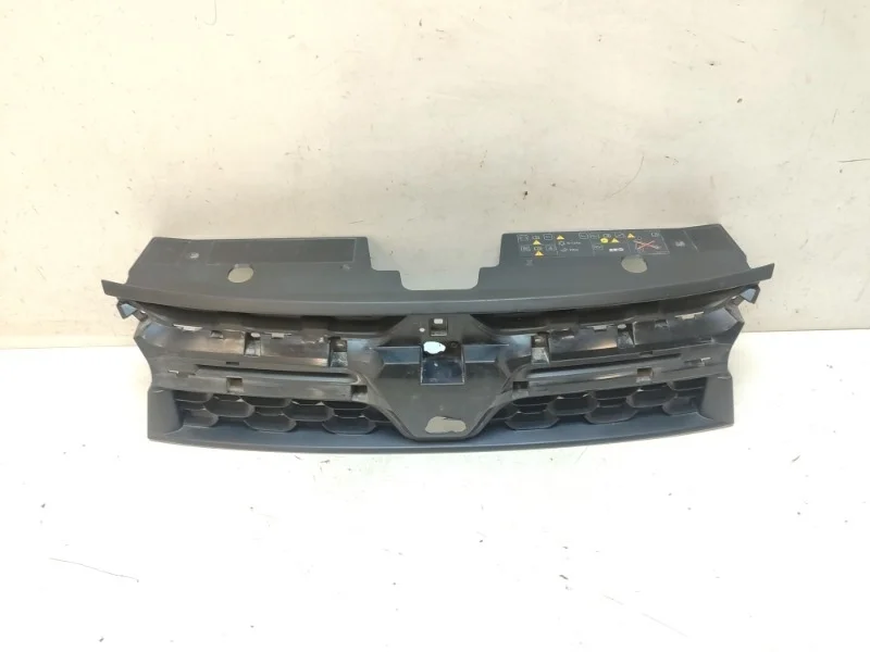 Решетка радиатора Renault Duster 2015-