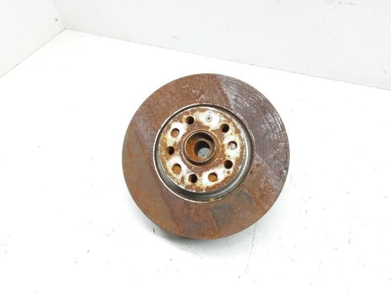 Кулак поворотный Volkswagen Tiguan 2007-2011