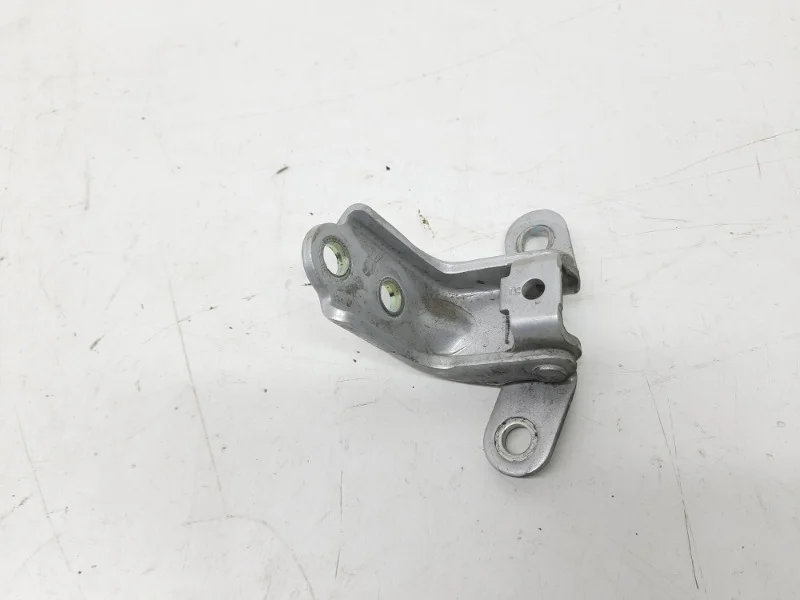 Петля двери Kia Soul 2014-2018