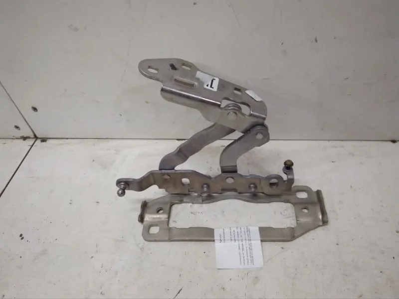 Петля капота Mercedes-Benz -Class 2010-2014 W204