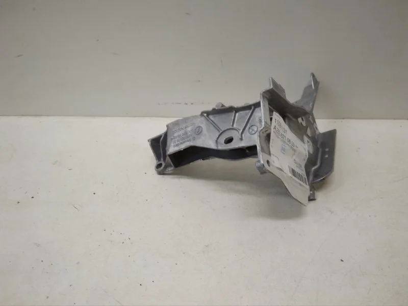 Кронштейн панели Mercedes-Benz GLC 2015-2019 X253