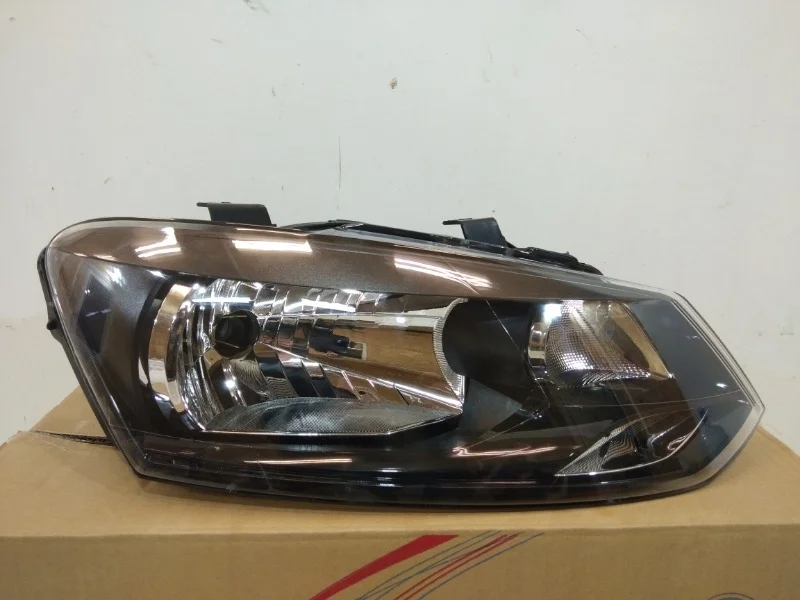 Фара Volkswagen Polo 2009-2015