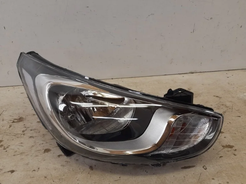 Фара Hyundai Solaris 2010-2014