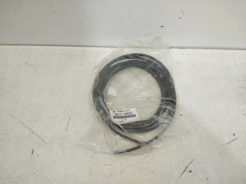 Уплотнитель лобового стекла Toyota NX 2014-2022