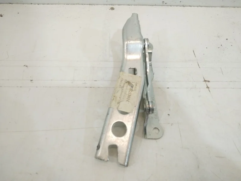 Петля капота Skoda Octavia 2004-2013 A5