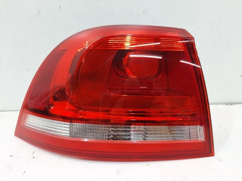 Фонарь Volkswagen Touareg 2011-2017