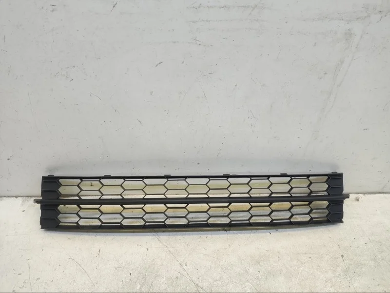 Решетка бампера Skoda Rapid 2012-2017