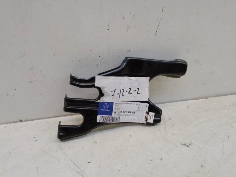 Кронштейн фары Mercedes-Benz - Class 2004-2008 W203