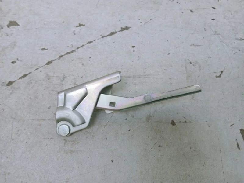 Петля капота Hyundai Tucson 2010-