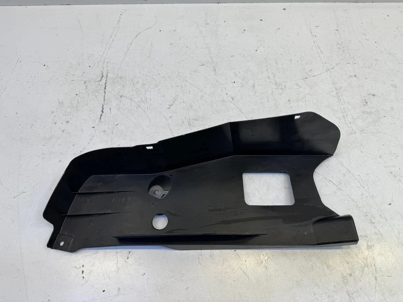 Пыльник бампера Toyota Land Cruiser 2016-2021 200