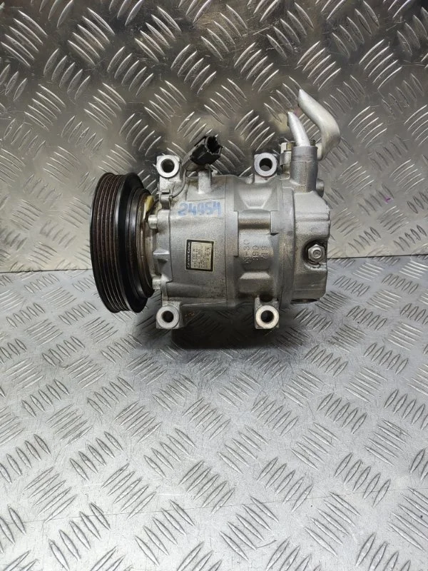 Компрессор кондиционера Nissan Pathfinder 926000W010 R50 VG33