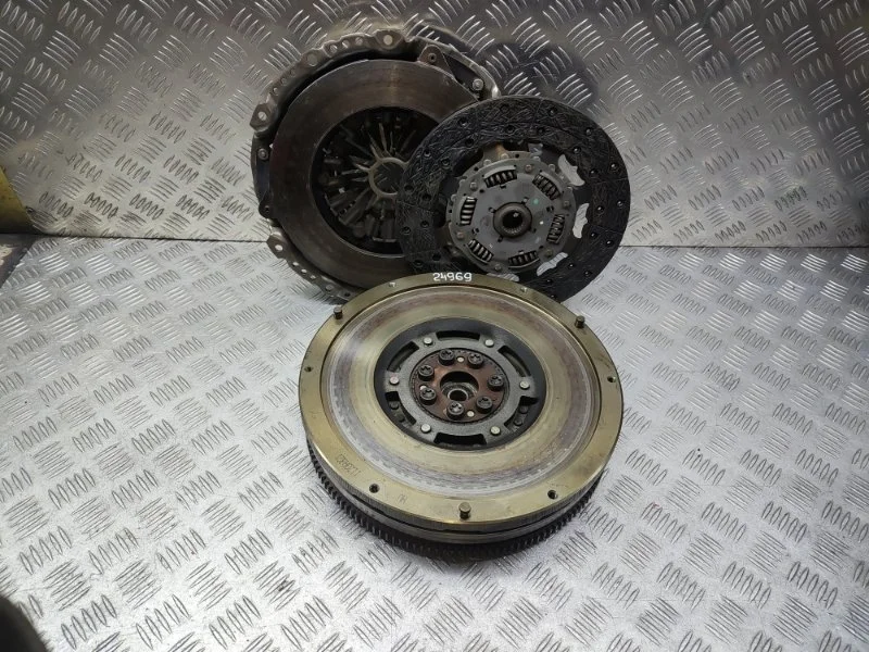 Маховик Mitsubishi L200 Pajero Sport 1120A321 KK/KL 4N15