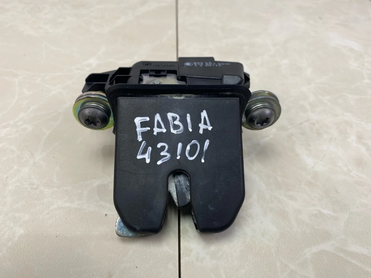 Замок крышки багажника Skoda Fabia 2 5J0827501C