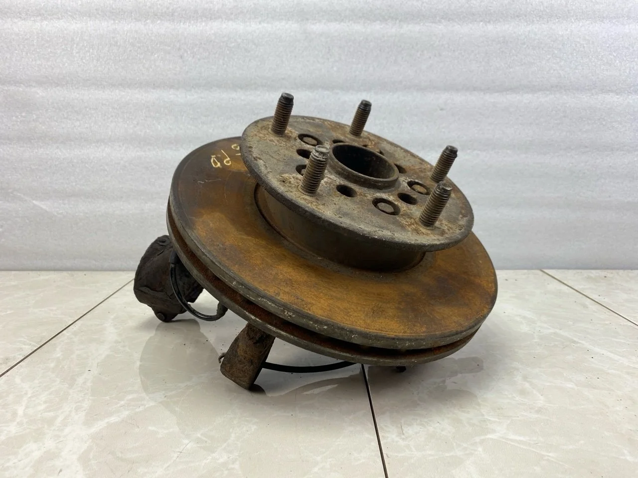 Поворотный кулак Ford Transit 2013 1743040 2.2 CYFB, передний правый