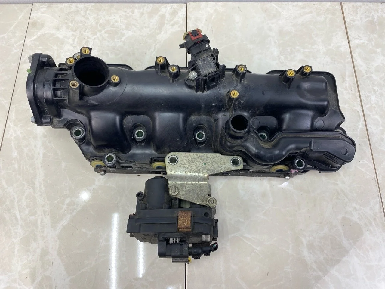 Коллектор впускной Opel Insignia 2008-2017 55571993 2.0 A20DTH