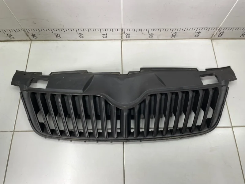 Решетка радиатора Skoda Fabia 2 После 2010