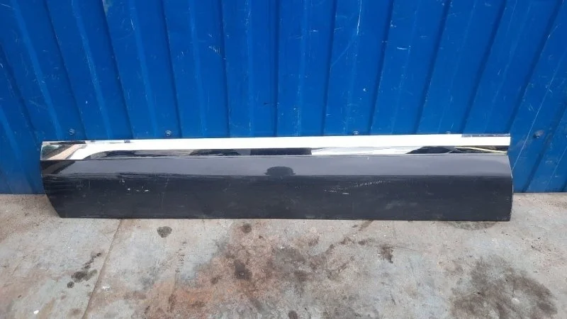 Молдинг двери передний левый Volkswagen Touareg 2