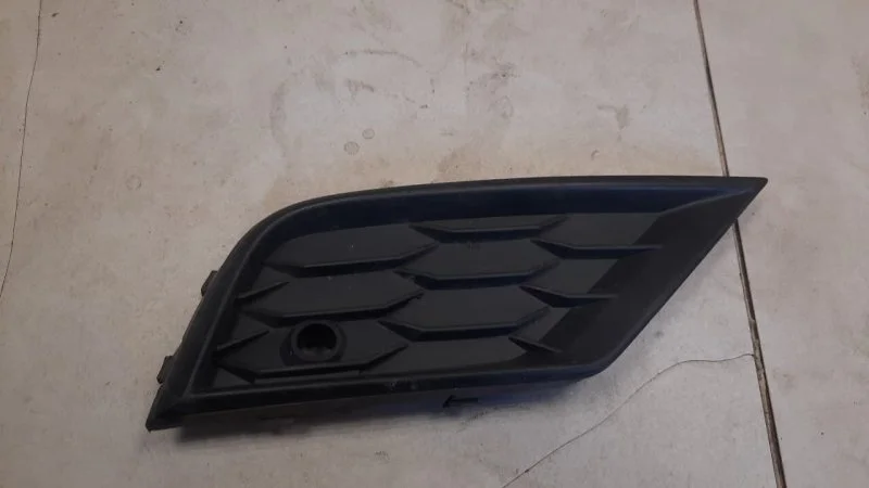 Решетка в бампер правая Volkswagen Tiguan 2