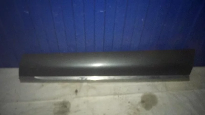 Молдинг двери передний правый Volkswagen Touareg 2