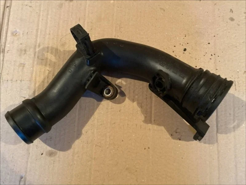 Патрубок интеркулера Volkswagen Passat B6 2006