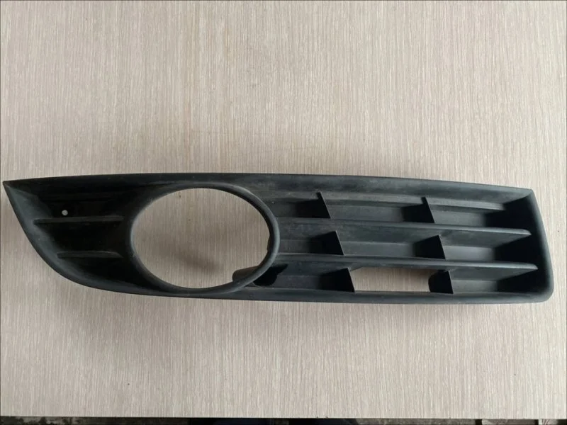 Решетка в бампер правая Volkswagen Passat B6