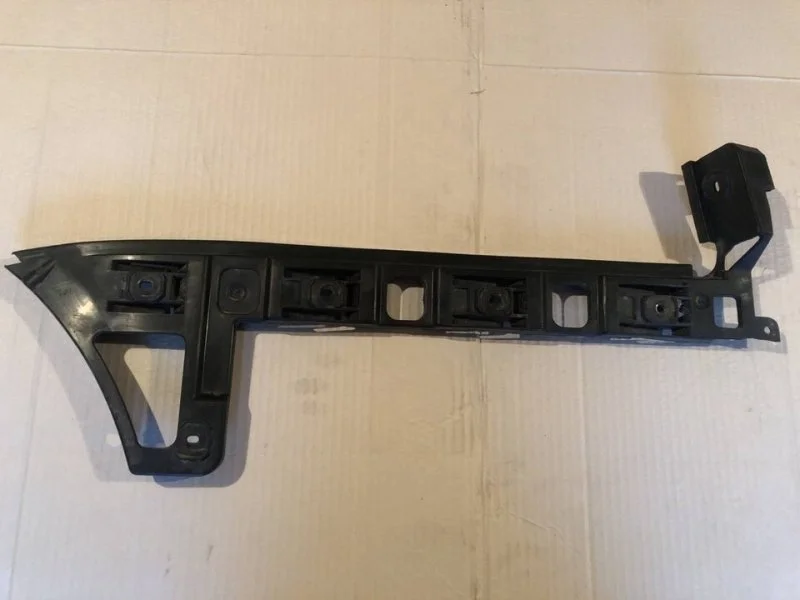 Направляющая бампера задняя правая Volkswagen