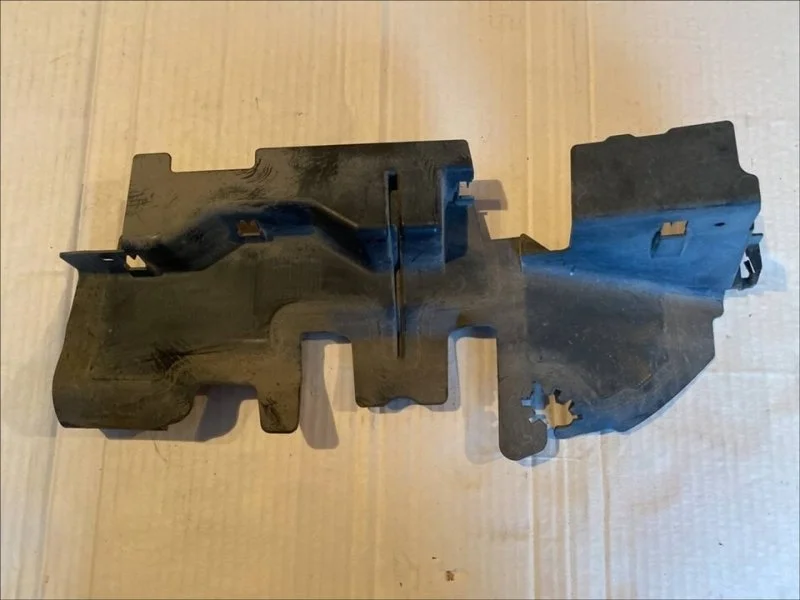 Воздуховод радиатора левый Volkswagen Passat B6