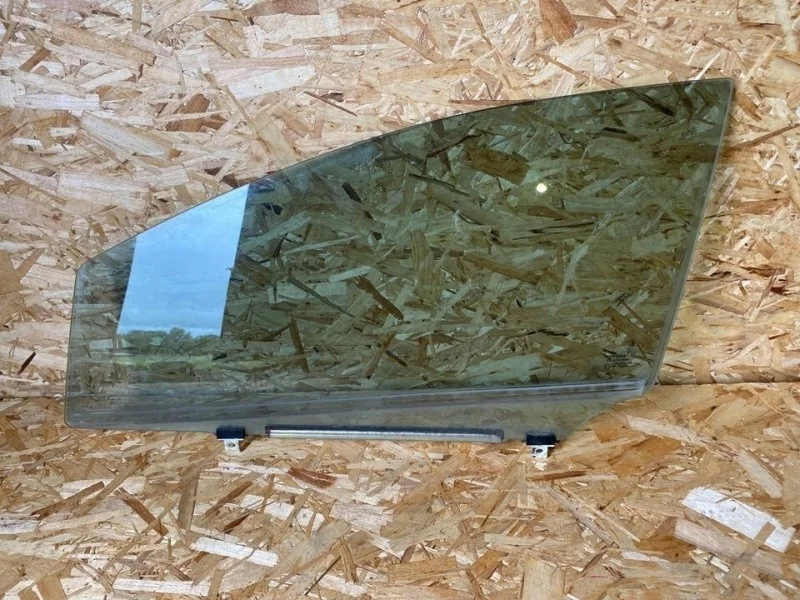 Стекло двери переднее левое Toyota Avensis 3 2009