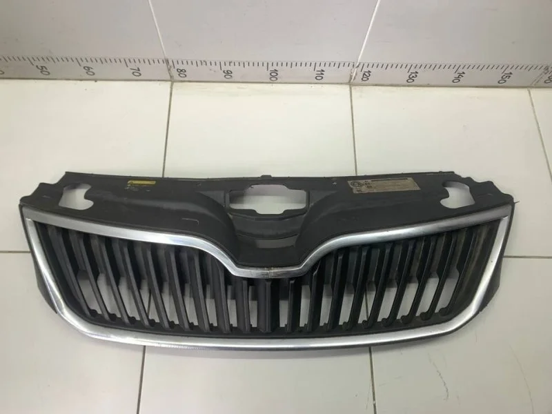 Решетка радиатора Skoda Rapid