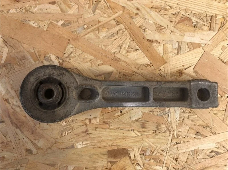 Опора двигателя задняя Skoda Octavia A5