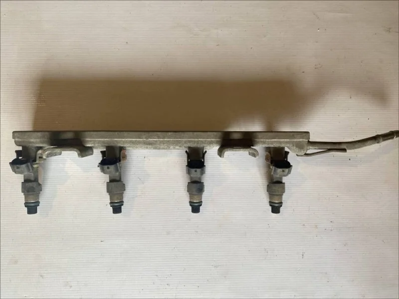 Рейка топливная (рампа) Nissan Almera Classic B10