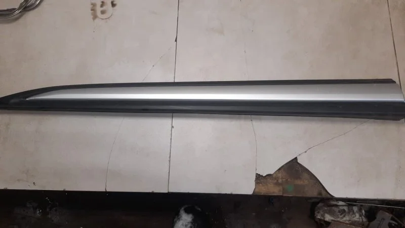 Накладка двери передняя левая Mitsubishi Outlander