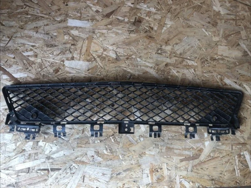 Решетка в бампер Mercedes-Benz C-class W204