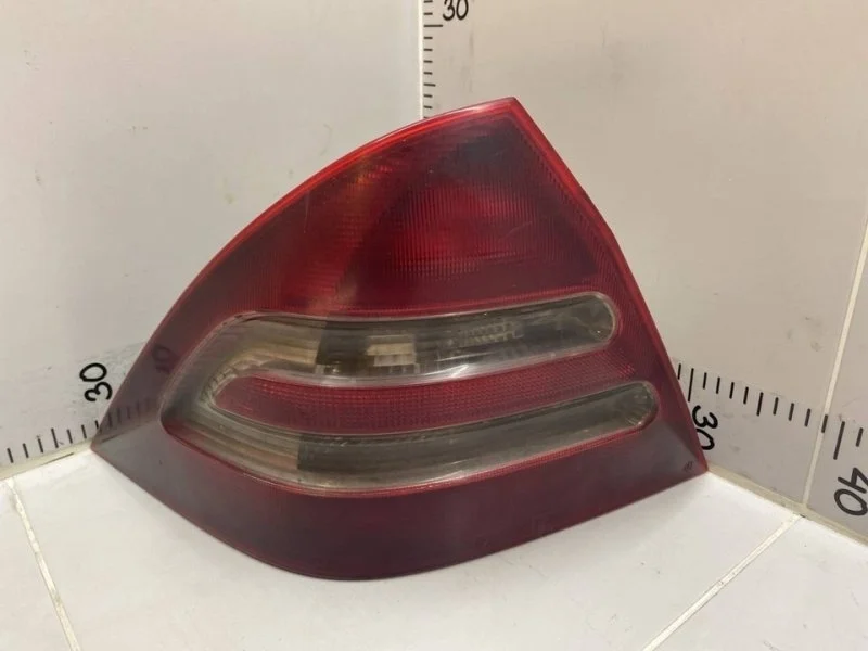 Фонарь задний левый Mercedes-Benz C-class W203