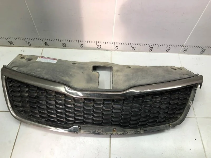 Решетка радиатора Kia Rio 3