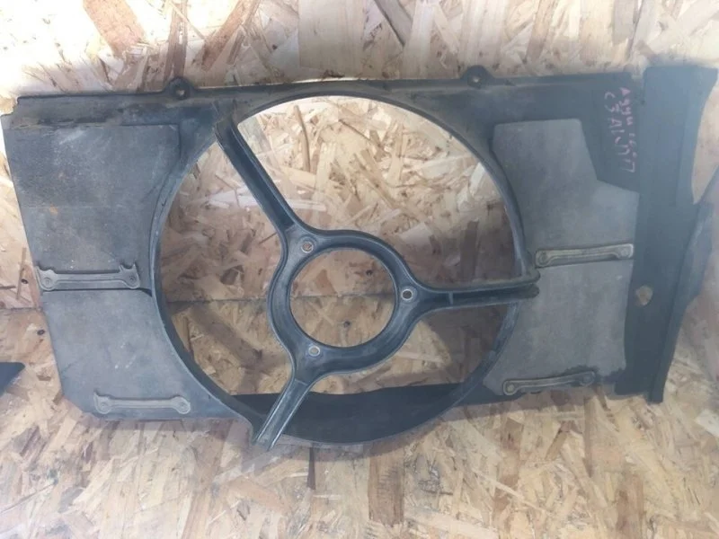 Диффузор вентилятора Audi 100 C3