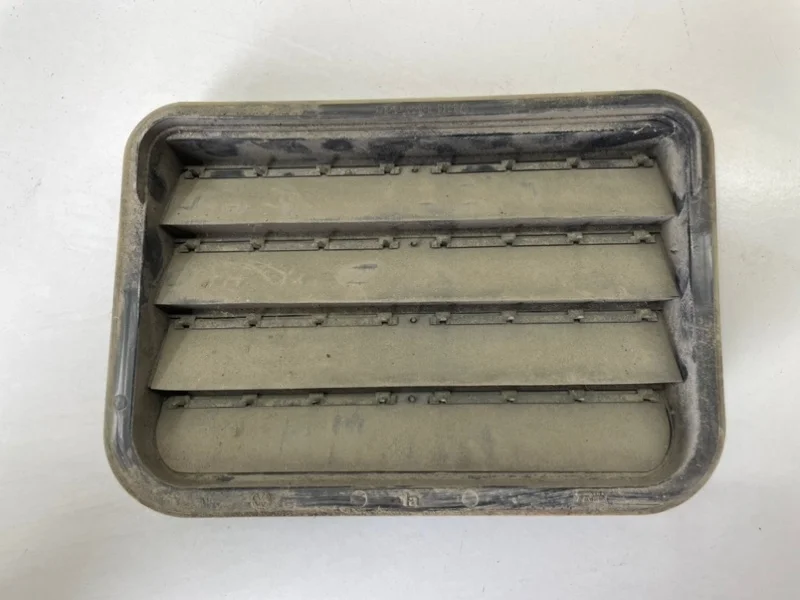 Решетка вентиляционная Skoda Rapid 1 ЛИФТБЭК 2016