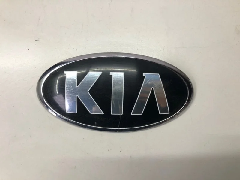 Эмблема на крышку багажника Kia Rio 2017