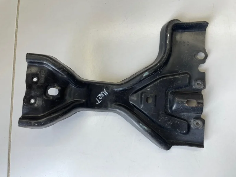 Кронштейн замка капота Volkswagen Tiguan 1