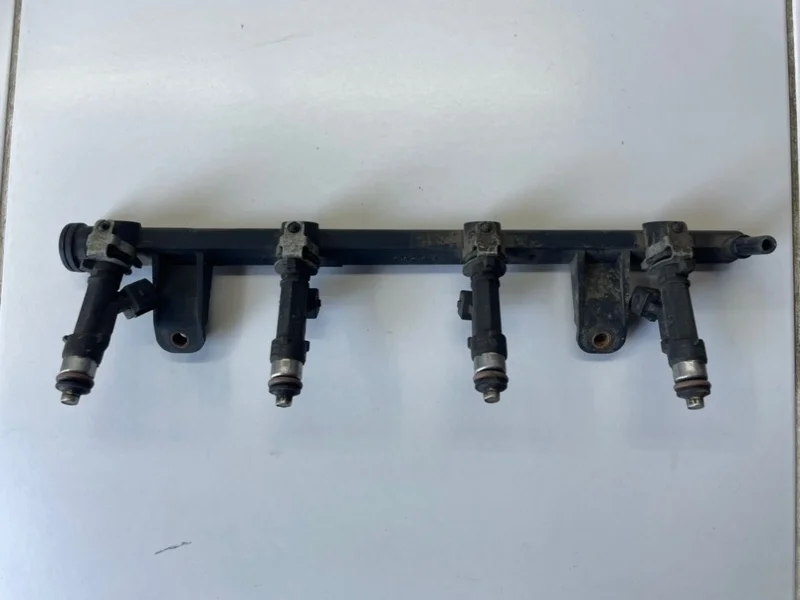 Рейка топливная (рампа) Renault Logan 1 1.6