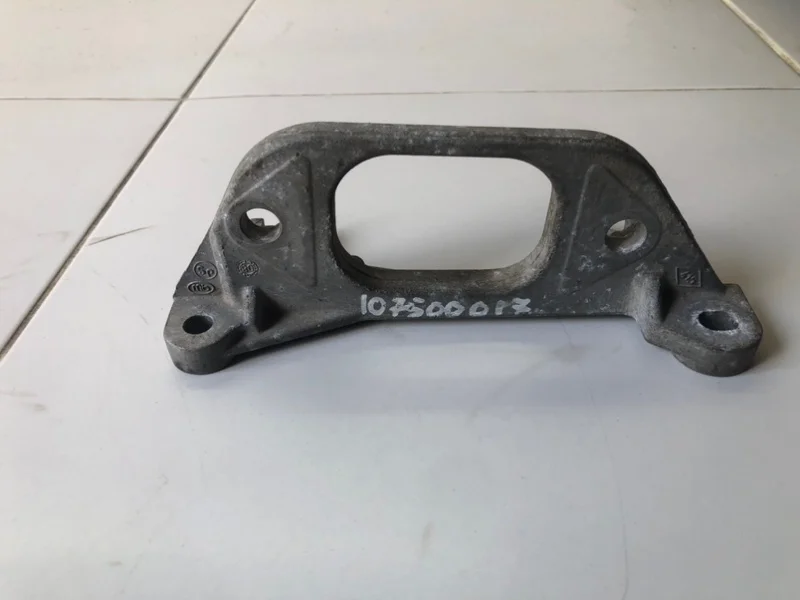 Кронштейн опоры КПП Renault Megane 2