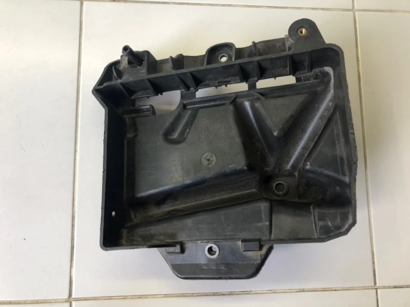 Крепление аккумулятора (корпус/подставка) Skoda