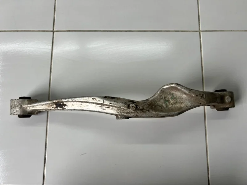 Рычаг поперечный задний правый Nissan Qashqai+2