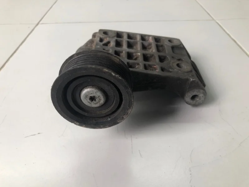 Кронштейн генератора Audi Q7 4LB 3.0 TDI 2009