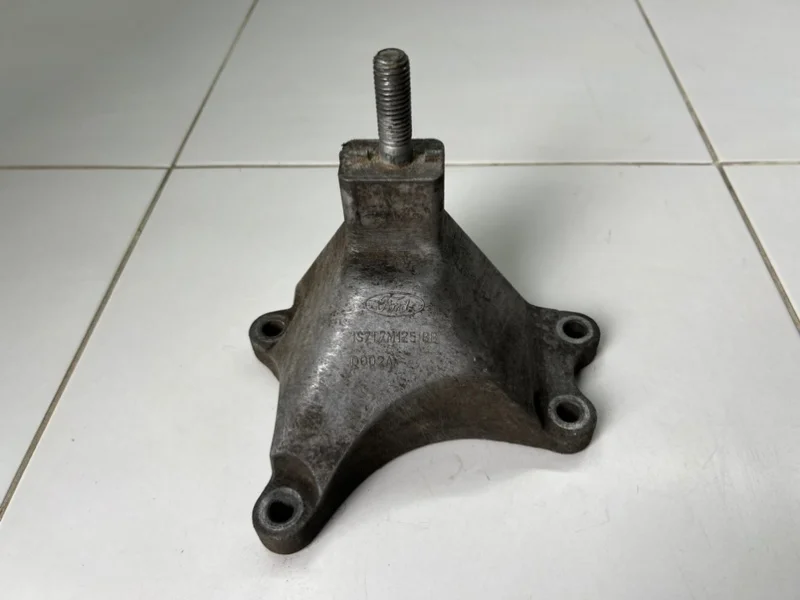 Кронштейн КПП левый Ford Mondeo 3 BWY УНИВЕРСАЛ