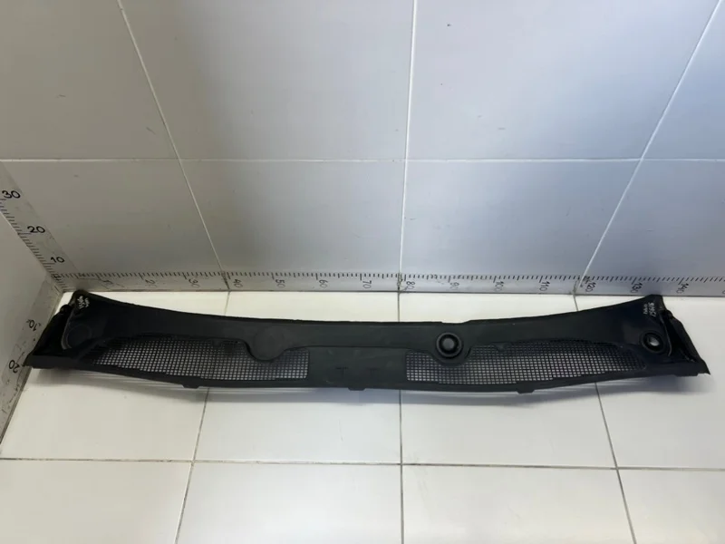 Решетка стеклоочистителей (планка под лобовое