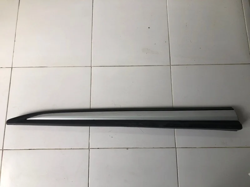 Накладка двери передняя левая Mitsubishi Outlander